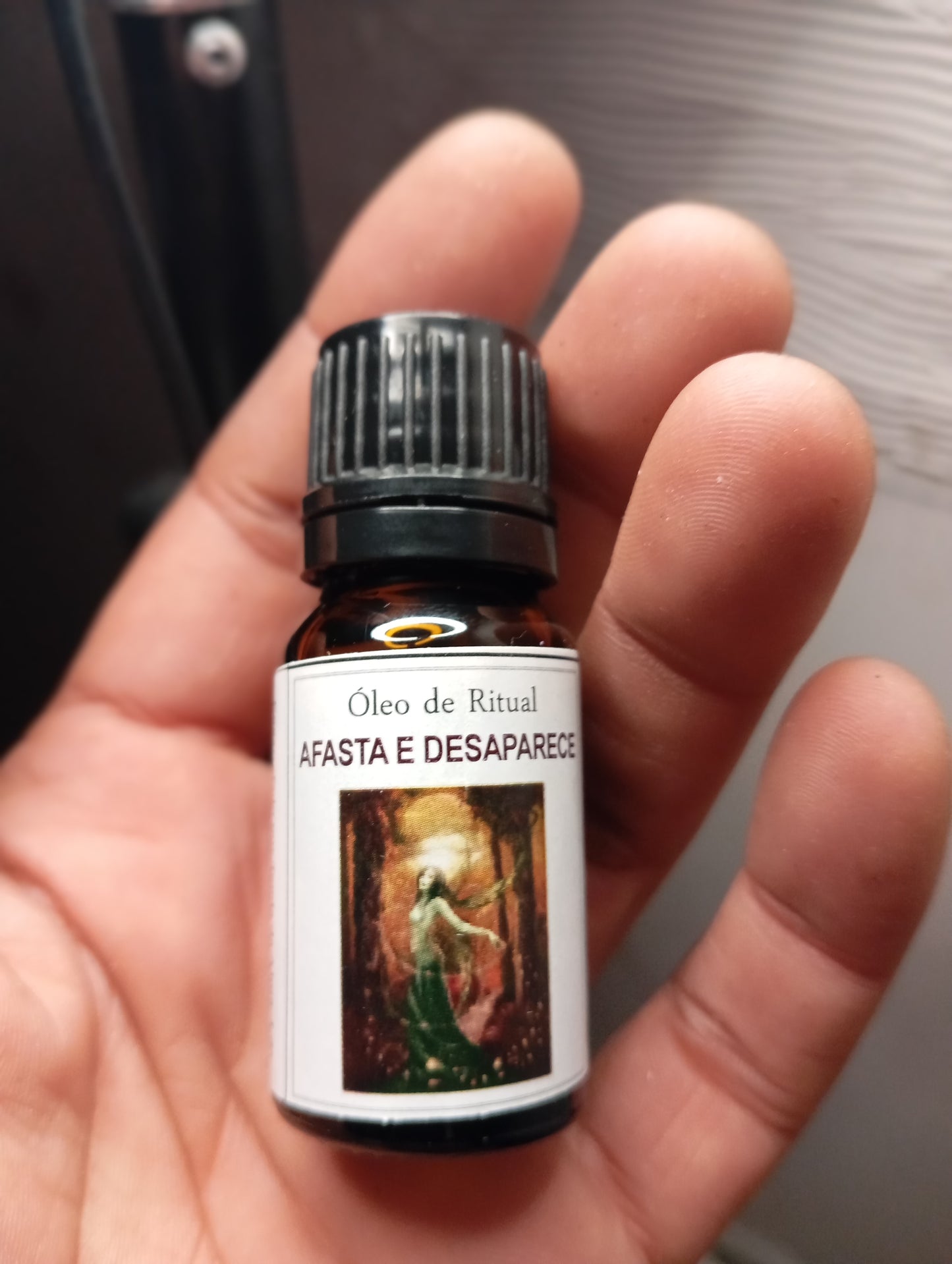 Óleo afasta e desaparece